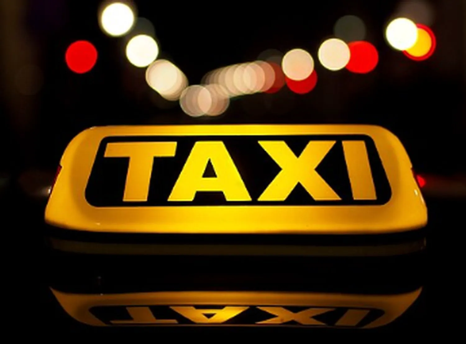 Bancuri. O doamnă destul de plinuță oprește un taxi și îi spune șoferului: la maternitate. Ce urmează e genial